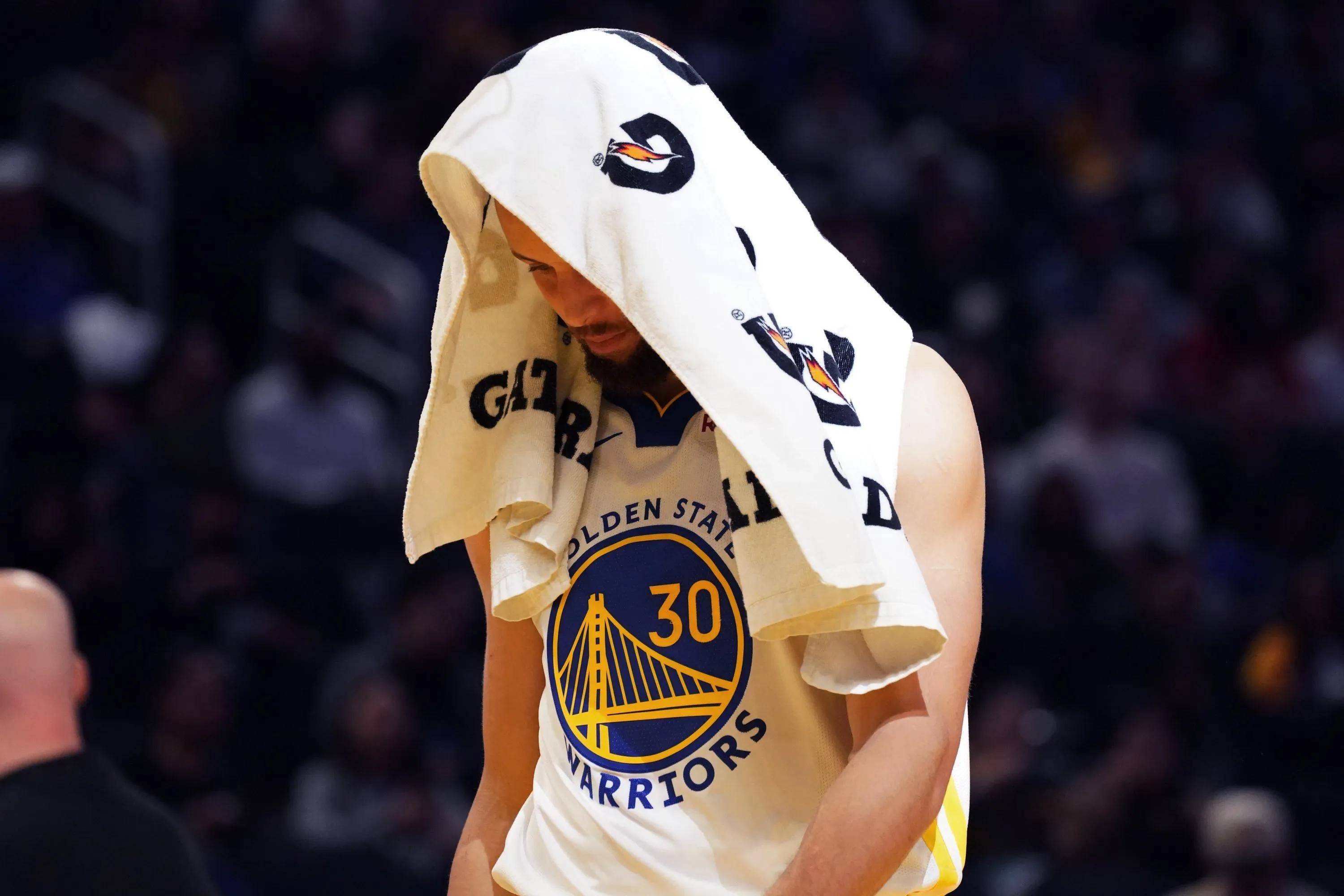 勇士关键时刻失误不断，球队憾负对手，浏览结果看到出现.